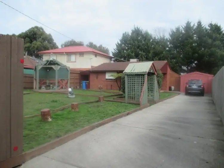 Second view of Homely house listing, 9 Darcy Court, Cranbourne VIC 3977