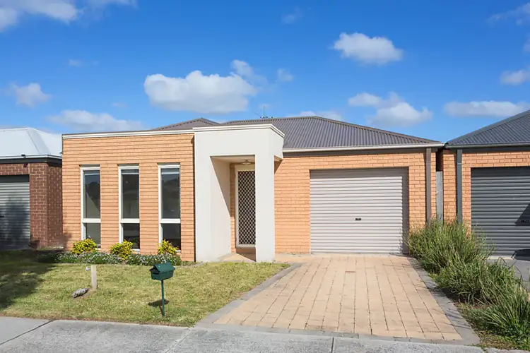 43 Calais Circuit, Cranbourne West VIC 3977