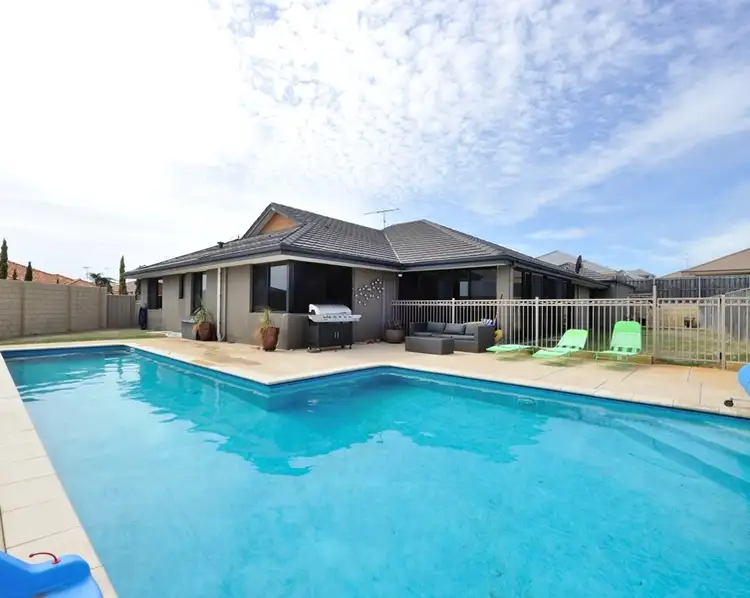 14 Waratah Circle, Halls Head WA 6210