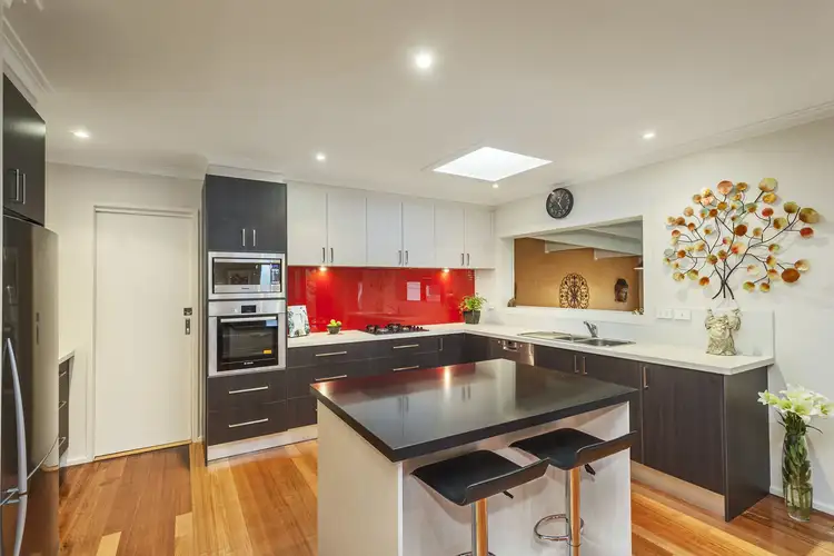 32 Scenic Crescent, Eltham North VIC 3095
