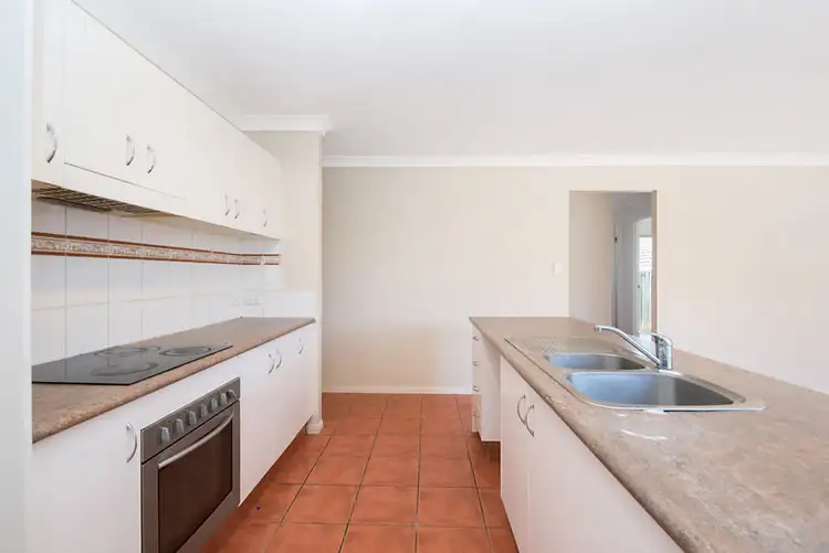 4 Hattah Place, Parkinson QLD 4115