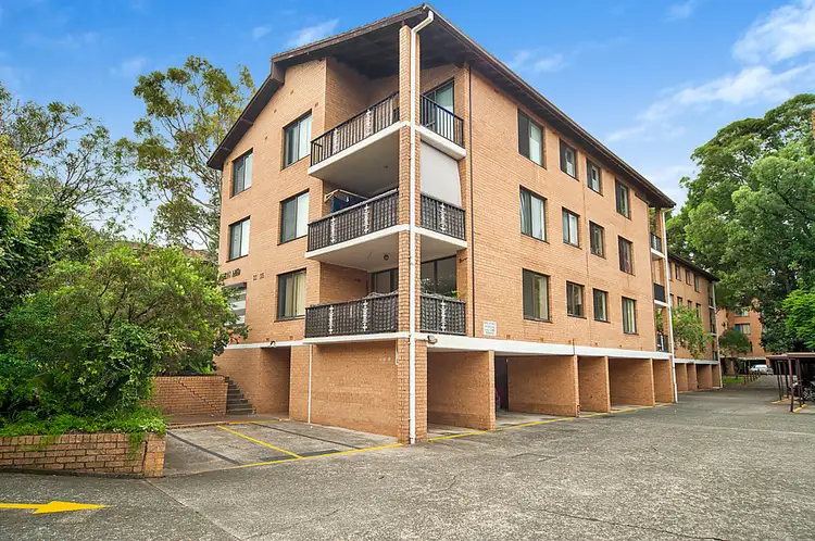 15/33 Sir Joseph Banks Street