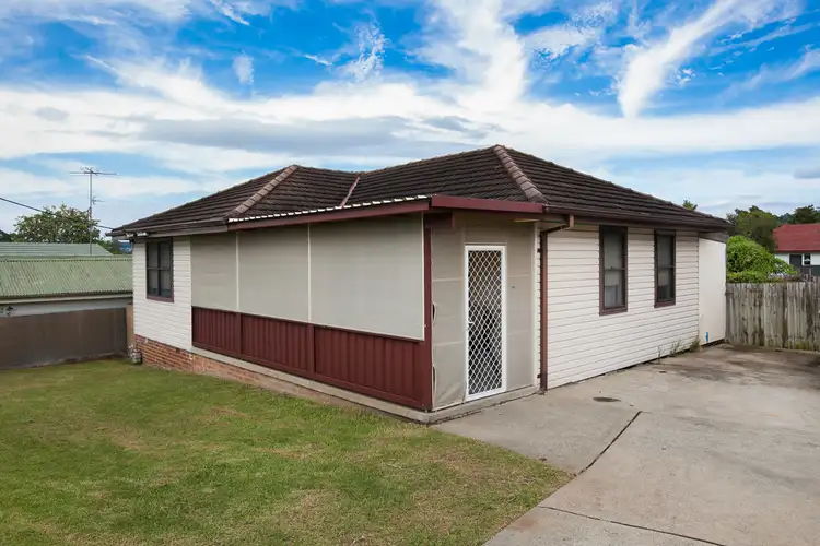 1 Elouera Street, Lake Illawarra NSW 2528