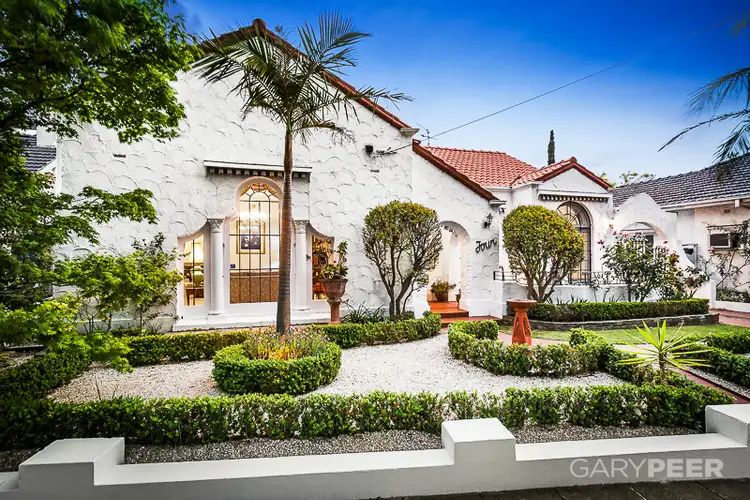 4 Los Angeles Court, St Kilda East VIC 3183
