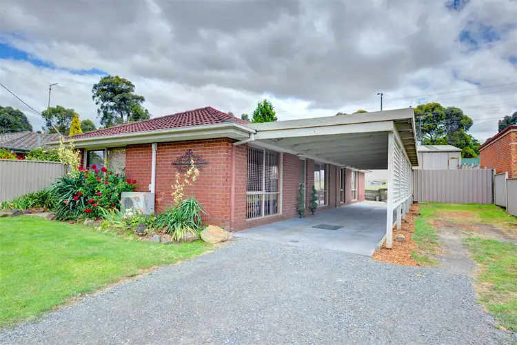 8 Melvyn Crescent, Mount Clear VIC 3350