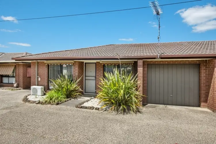 2/6 Warwick Street, Redan VIC 3350