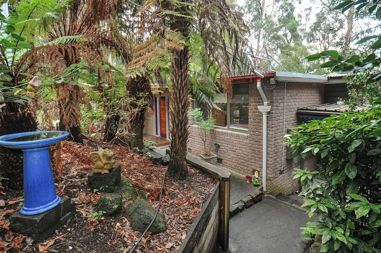 8 Dalkeith Crescent, Belgrave VIC 3160