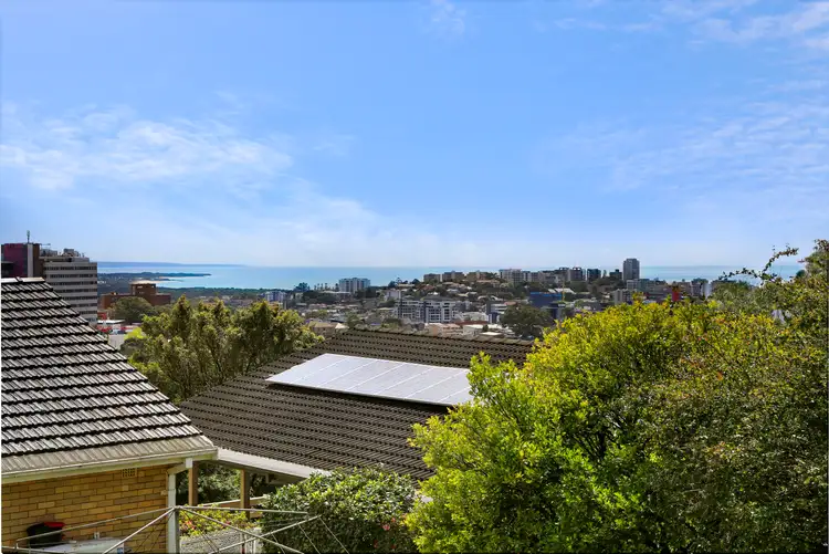 19 Hilltop Avenue, Wollongong NSW 2500