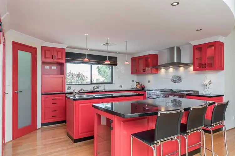 2 Raeburn Crescent, Landsdale WA 6065