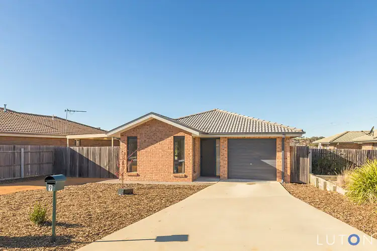 9 Pinner Place, Macgregor ACT 2615