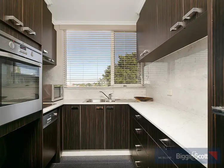 10/19 Robe Street, St Kilda VIC 3182