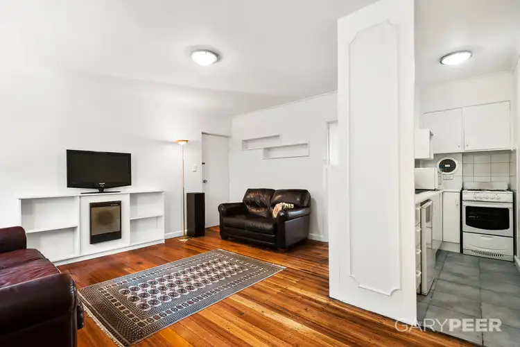 Main view of Homely apartment listing, 2/24 The Avenue, Windsor VIC 3181