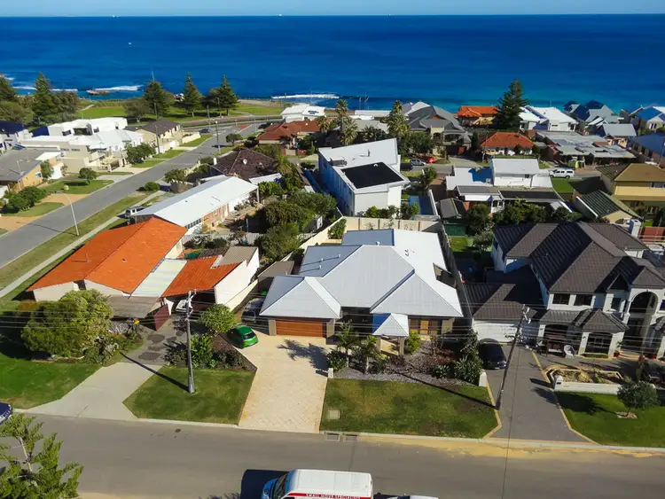 38 Floyd Street, Trigg WA 6029