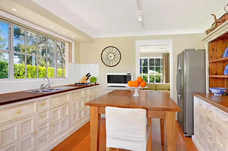 16 Waverley Parade, Mittagong NSW 2575