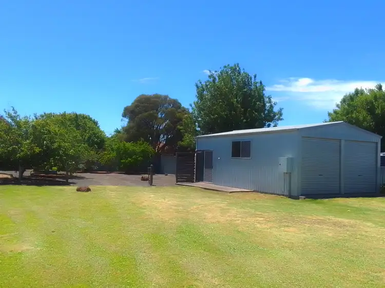 48 Edinburgh Road, Edenhope VIC 3318