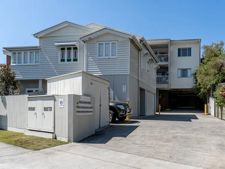 2/18 Birdwood Road, Holland Park West QLD 4121