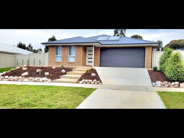 8 Whitworth Drive, Nicholson VIC 3882