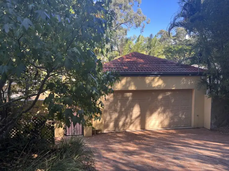 207A Carmody Road, St Lucia QLD 4067