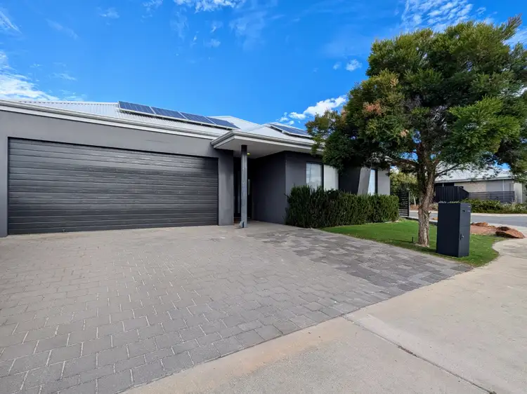 8 Wiluna Street, Midvale WA 6056