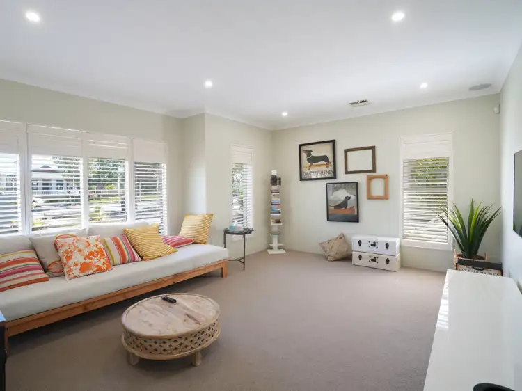 5 Horsenall close, Ellenbrook WA 6069