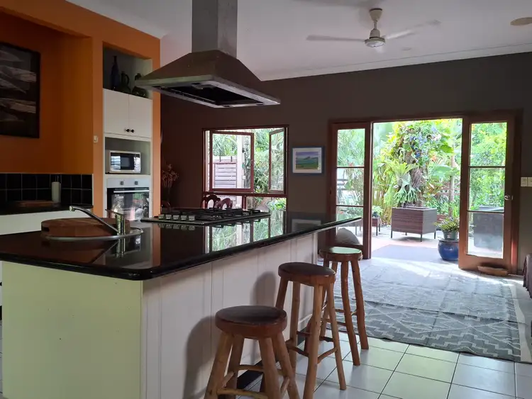 14-16 Pelizzari Close, Redlynch QLD 4870