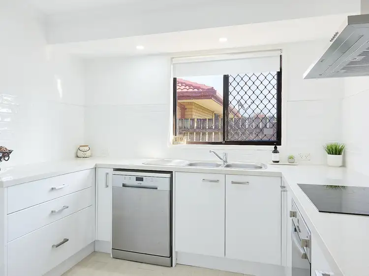 Fifth view of Homely unit listing, 2/12 Hentdale Court, Labrador QLD 4215
