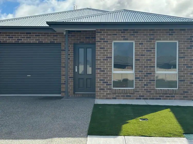Main view of Homely unit listing, 11 Goldfinch Close, Horsham VIC 3400