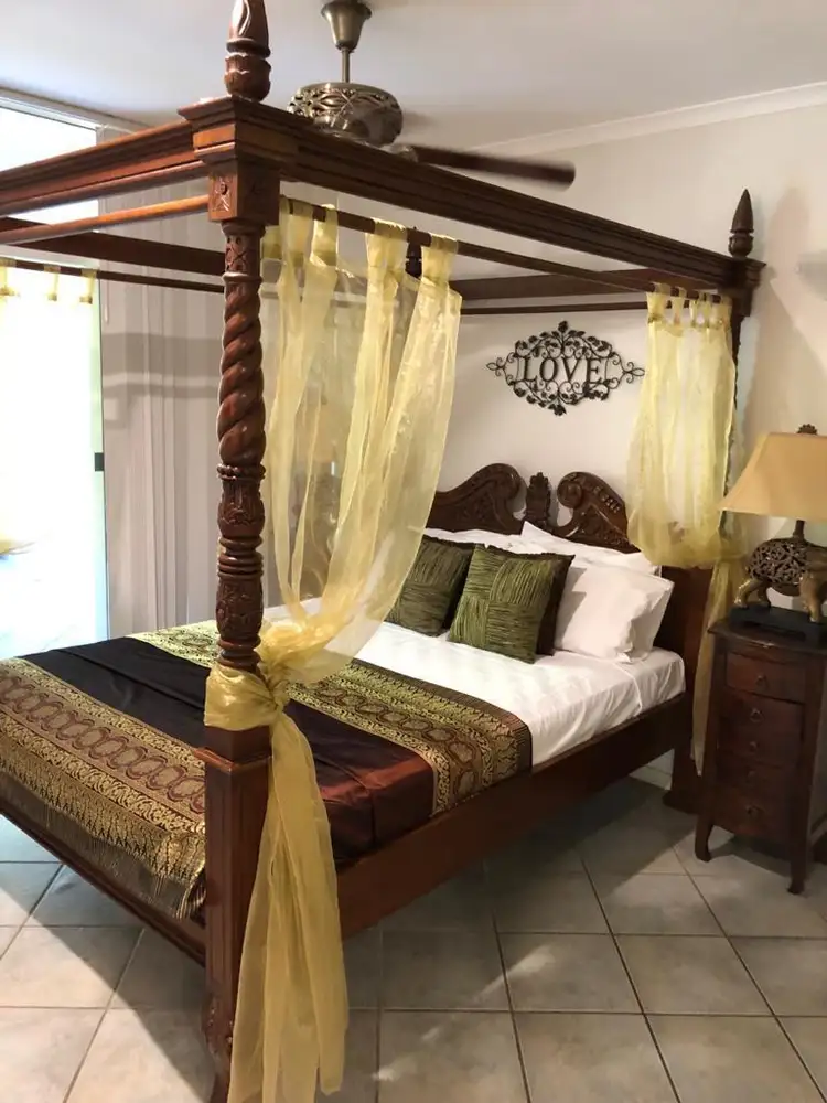 7 McDonald Close, Palm Cove QLD 4879