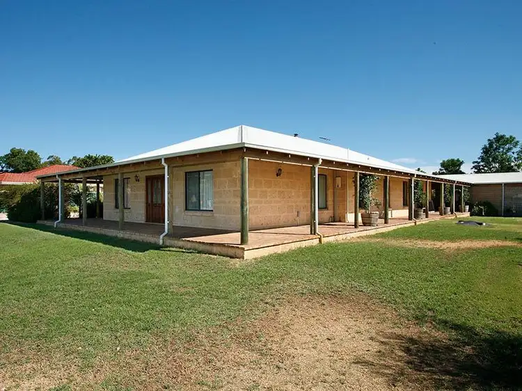 8 Wallace Street, Mundijong WA 6123