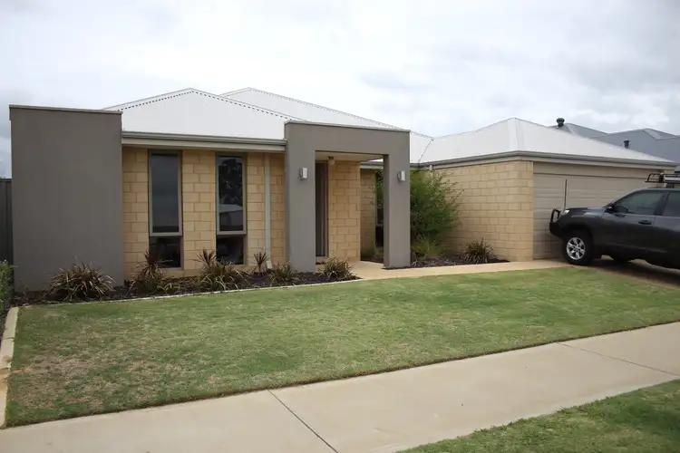 6 Cranbourne Way