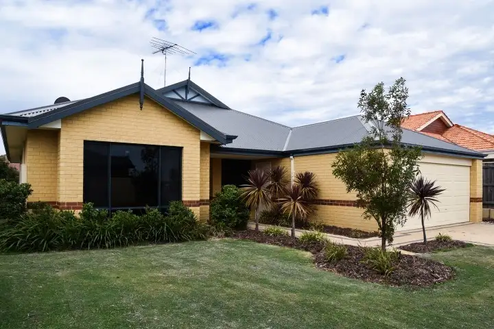 25 Marsdenia Road, Halls Head WA 6210