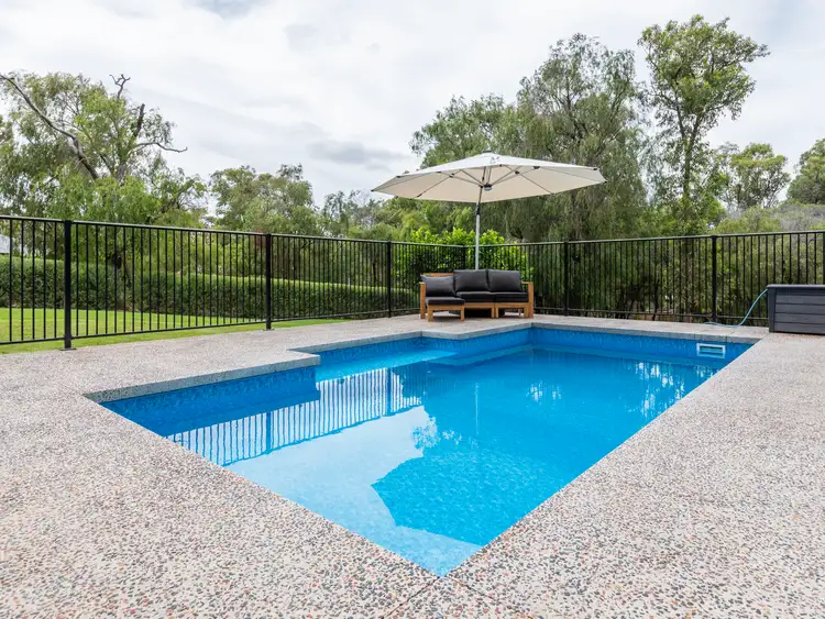 6 Green Way, Leschenault WA 6233