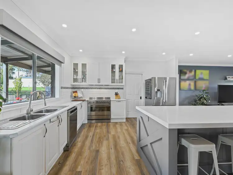 Fifth view of Homely house listing, 5 Hazelwood Ridge, Hazelwood North VIC 3840