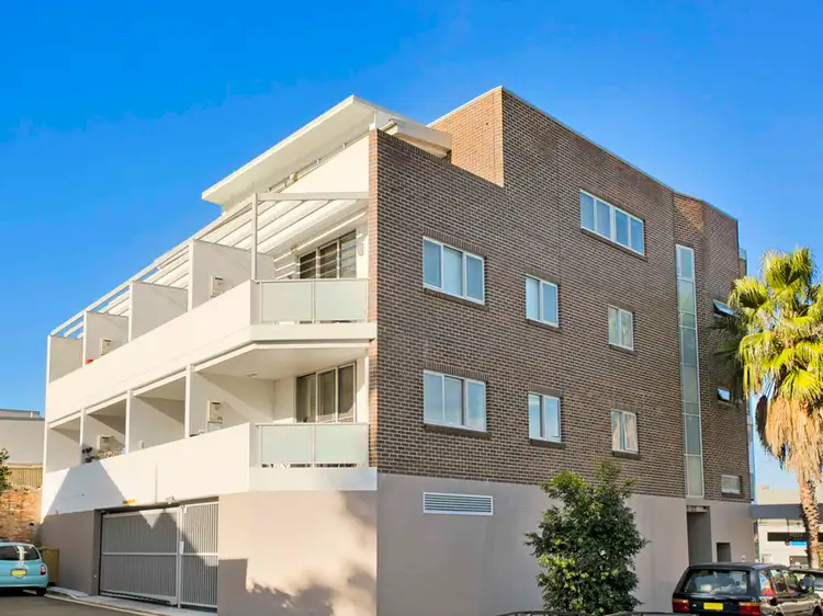 121-123 New Canterbury Rd