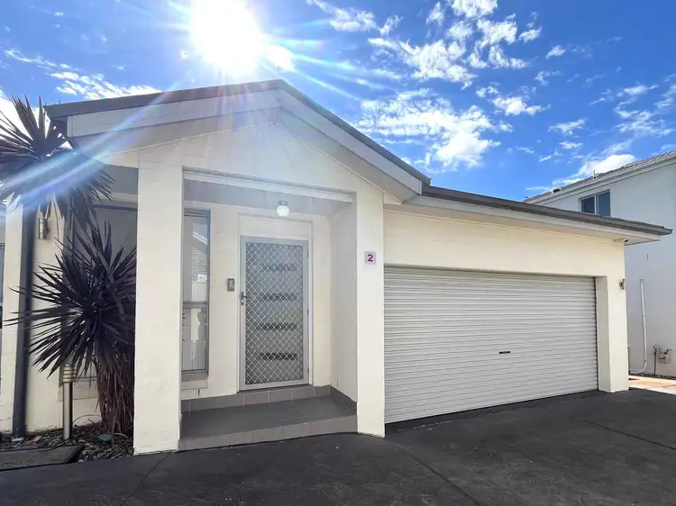 2/2 Carinya Road, Girraween NSW 2145
