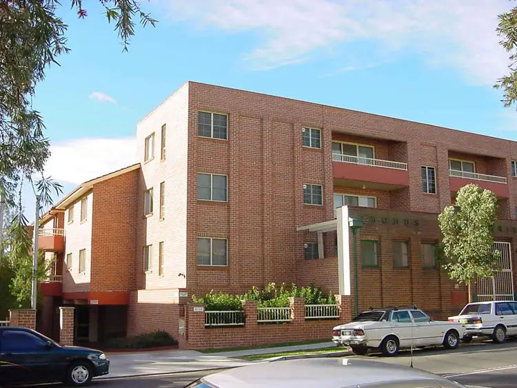 2/211-215 Dunmore Street, Wentworthville NSW 2145
