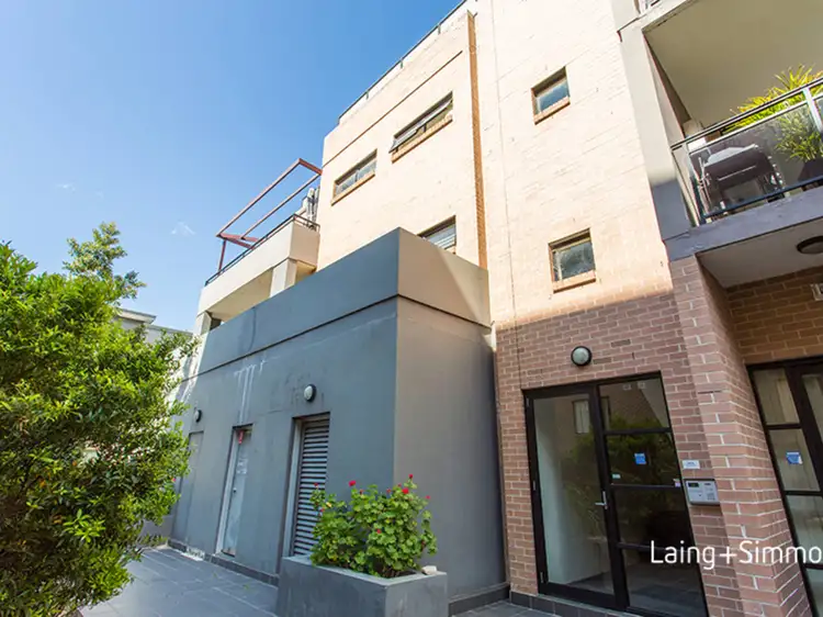 2/13-15 Howard Avenue, Northmead NSW 2152