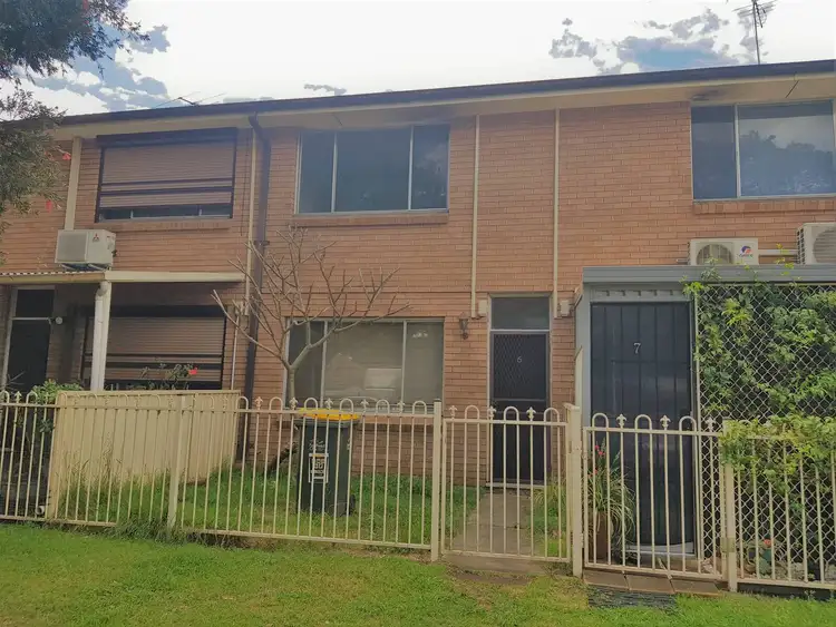 2-6a WATERSIDE CRES