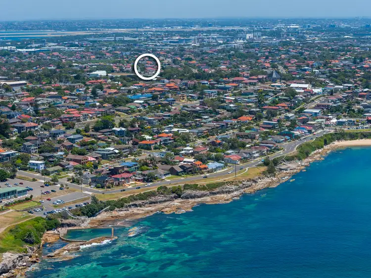 Second view of Homely house listing, 25 Hume St, Chifley NSW 2036