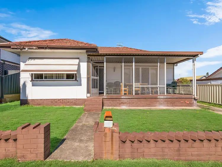 1 Fairview Avenue, The Entrance NSW 2261