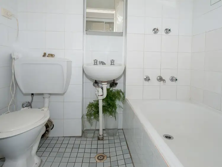 Fourth view of Homely studio listing, 301/5 Ward Avenue, Potts Point NSW 2011
