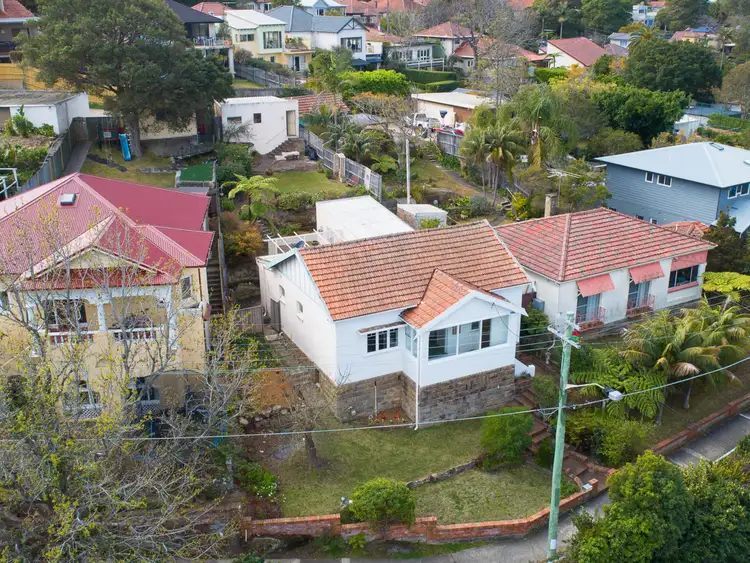 27 Strathallen Avenue, Northbridge NSW 2063