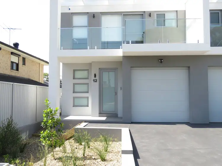 12 Hollywood Street