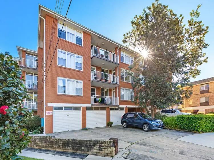 Main view of Homely unit listing, 2/4-5 Kempsey Close, Dee Why NSW 2099
