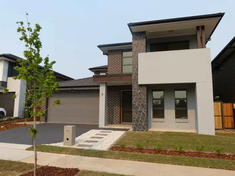 16 Bloomsdale Circuit