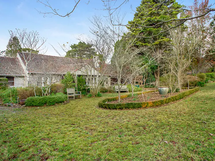 16 St Andrews Road,, Leura NSW 2780