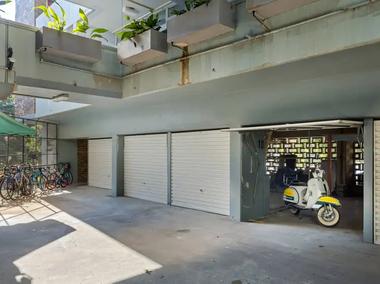 Second view of Homely studio listing, 5/68-72 Roslyn Gardens, Rushcutters Bay NSW 2011