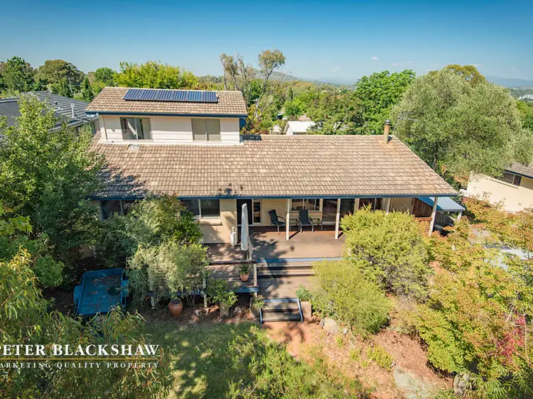 4 Tivey Place, Hughes ACT 2605