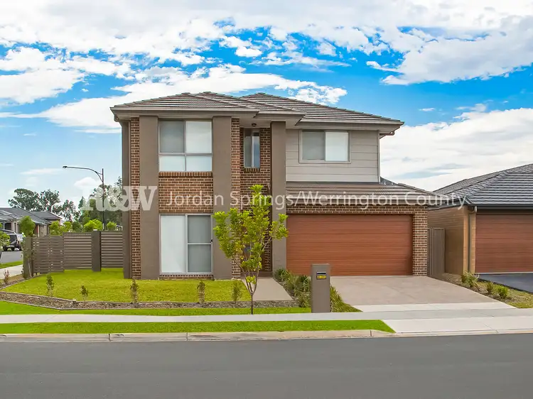 8 Illoura Way