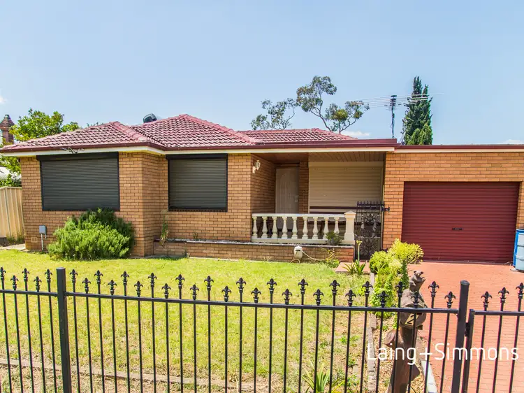 2 Lindsay Place